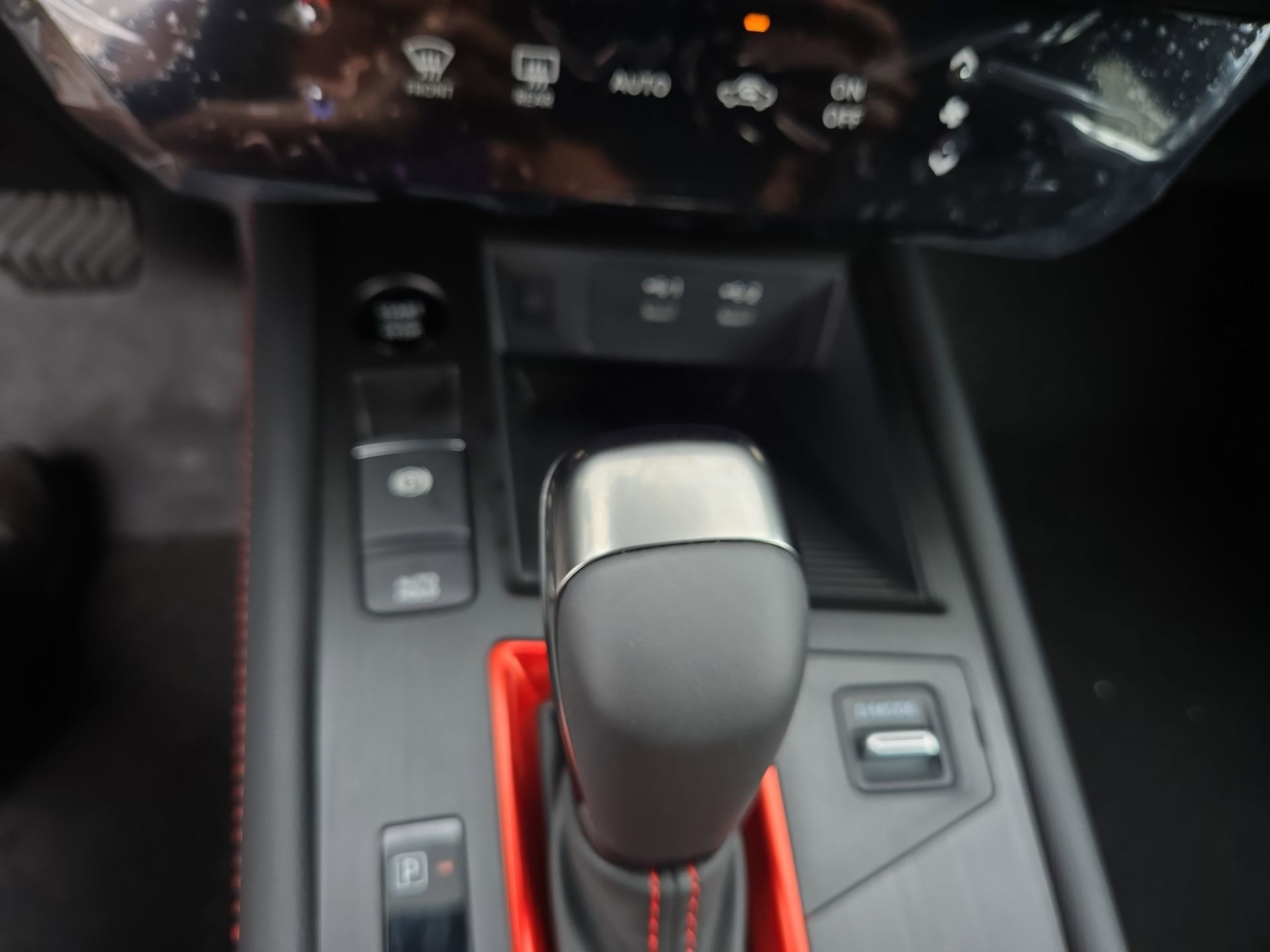 New 2025 Nissan Kicks SR FWD image 32