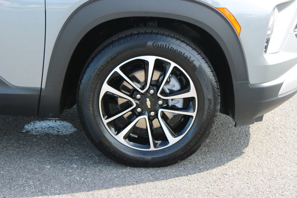 Used 2025 Chevrolet TrailBlazer LT w/ Convenience Package FWD image 12