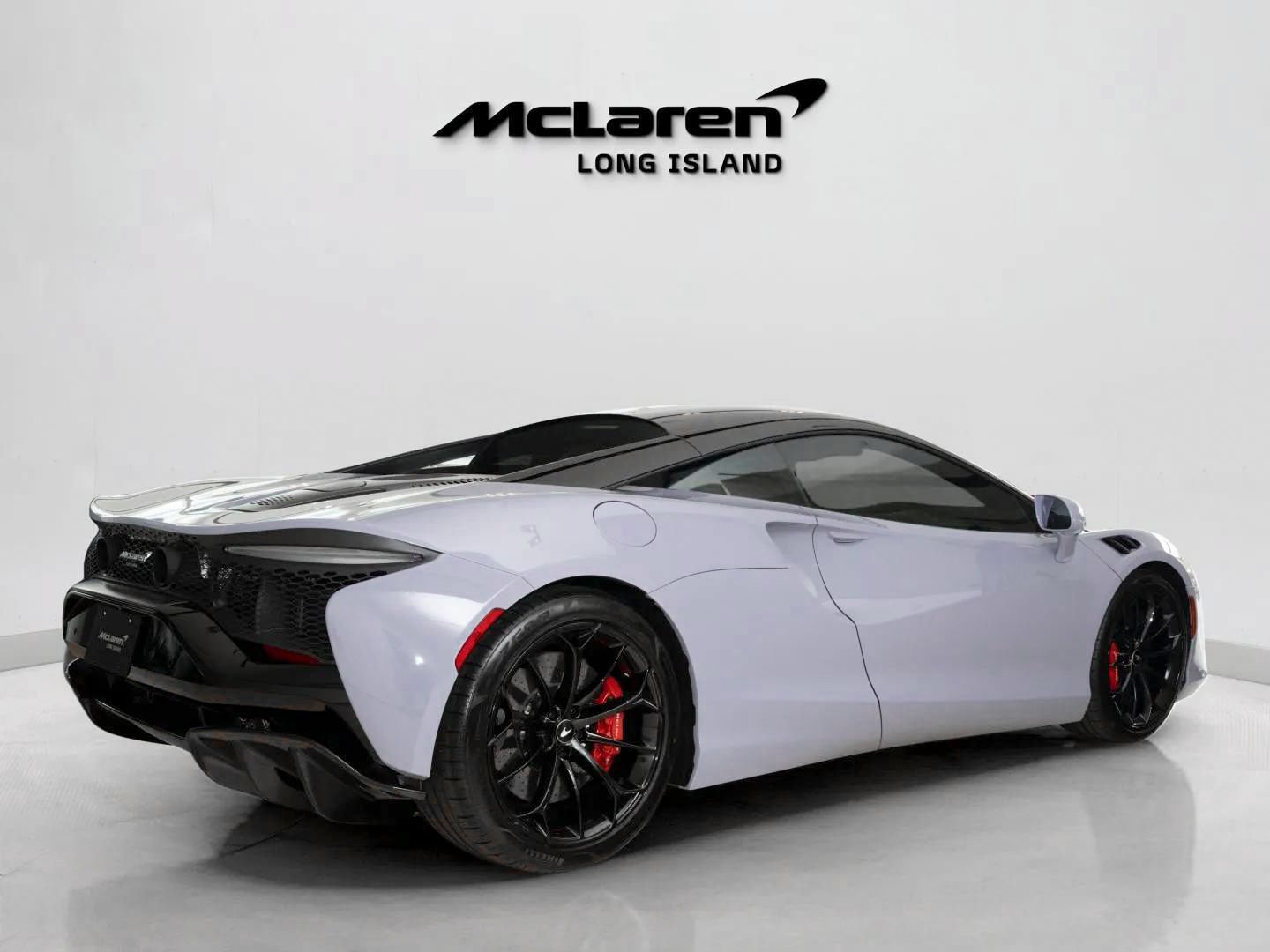 Used 2023 McLaren Artura RWD image 7