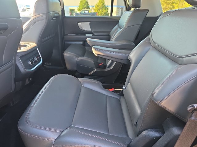 Used 2025 Ford Expedition Active AWD/4WD image 16