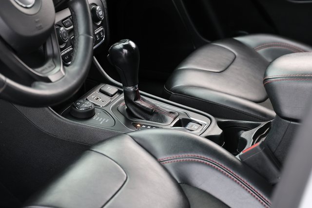 Used 2022 Jeep Cherokee Trailhawk w/ Trailer Tow Group image 14