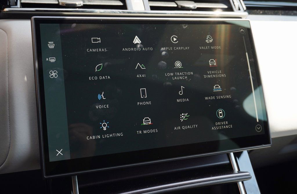 Certified 2026 Land Rover Range Rover Velar Dynamic SE AWD/4WD image 20