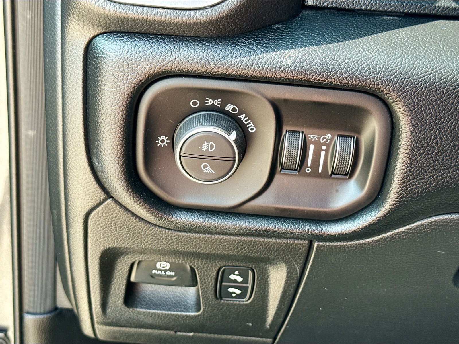 Used 2022 RAM 1500 Laramie RWD image 10