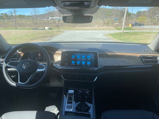 Used 2025 Volkswagen Atlas SE AWD/4WD image 14