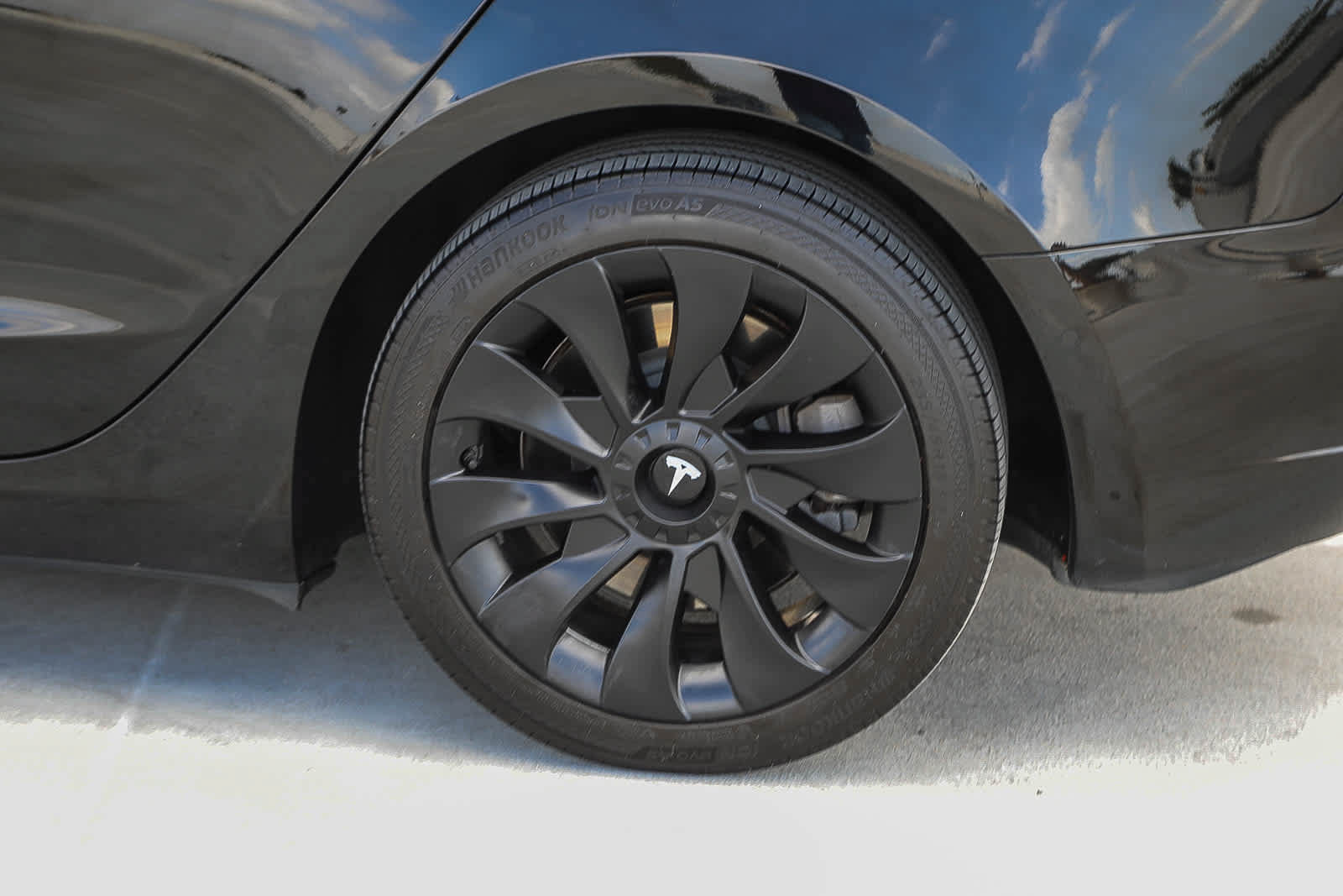Used 2020 Tesla Model 3 Standard Range RWD image 11