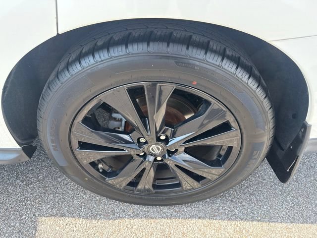 Used 2017 Nissan Pathfinder Platinum w/ Midnight Edition Package FWD image 10