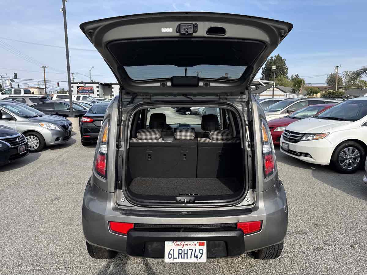 Used 2010 Kia Soul ! FWD image 12