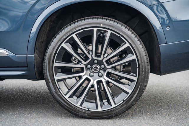 New 2026 Volvo XC90 B6 Plus w/ Protection Package Premier image 18