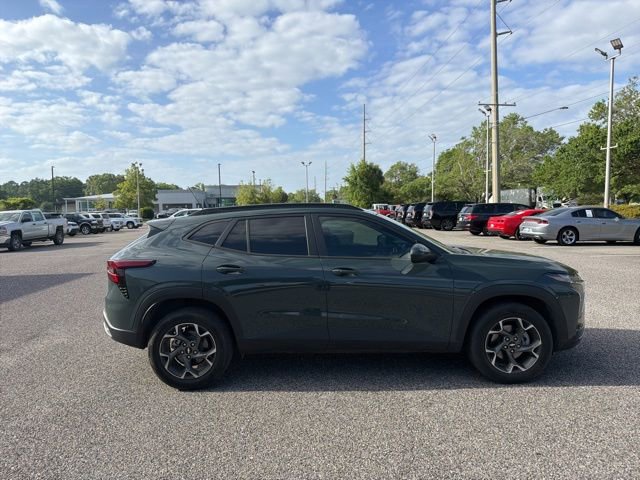 Used 2025 Chevrolet Trax LT w/ Driver Confidence Package FWD image 4