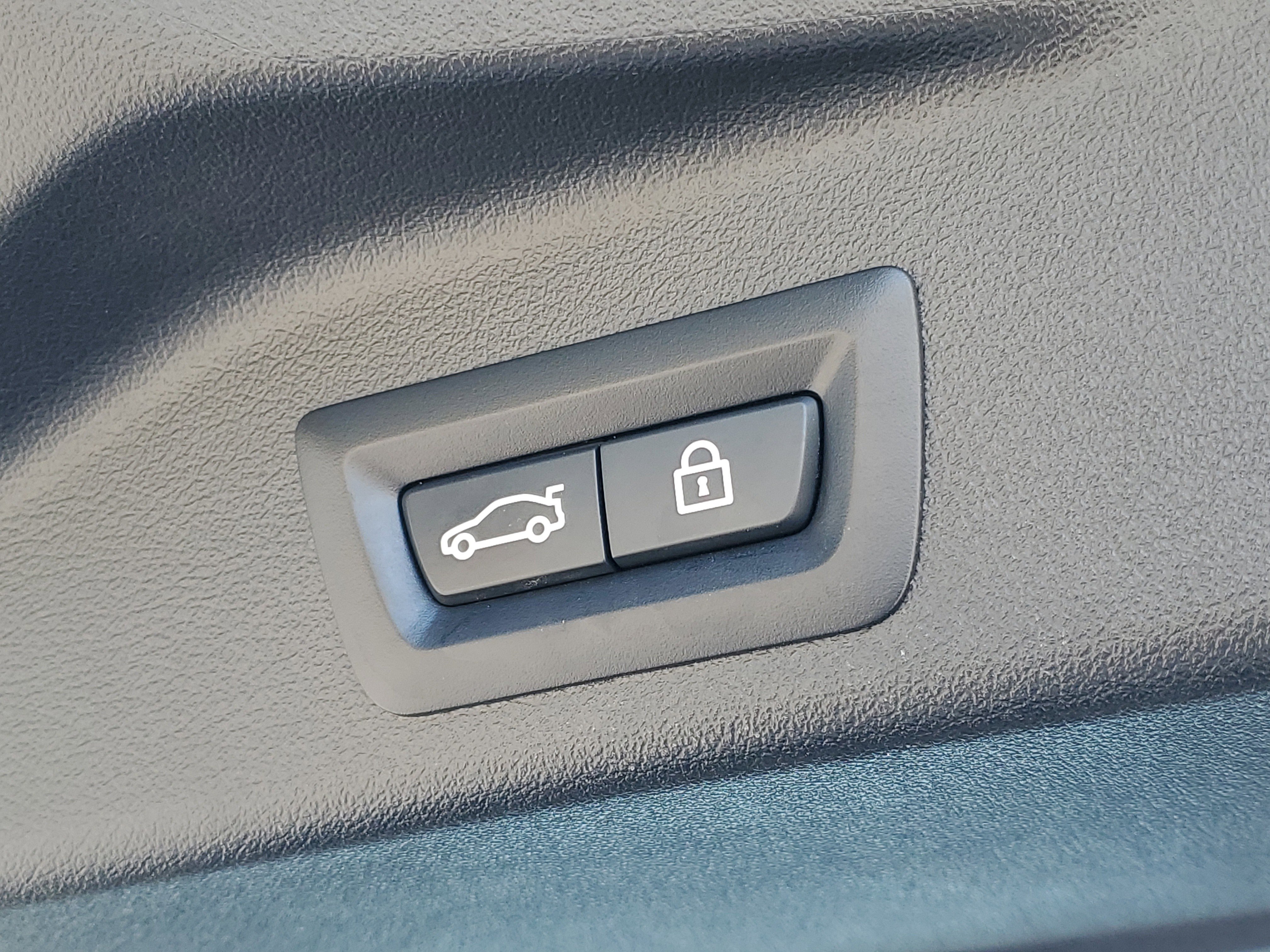 Used 2020 BMW X5 xDrive40i w/ M Sport Package image 28