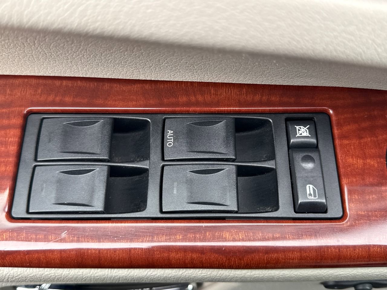 Used 2005 Jeep Grand Cherokee Limited image 28