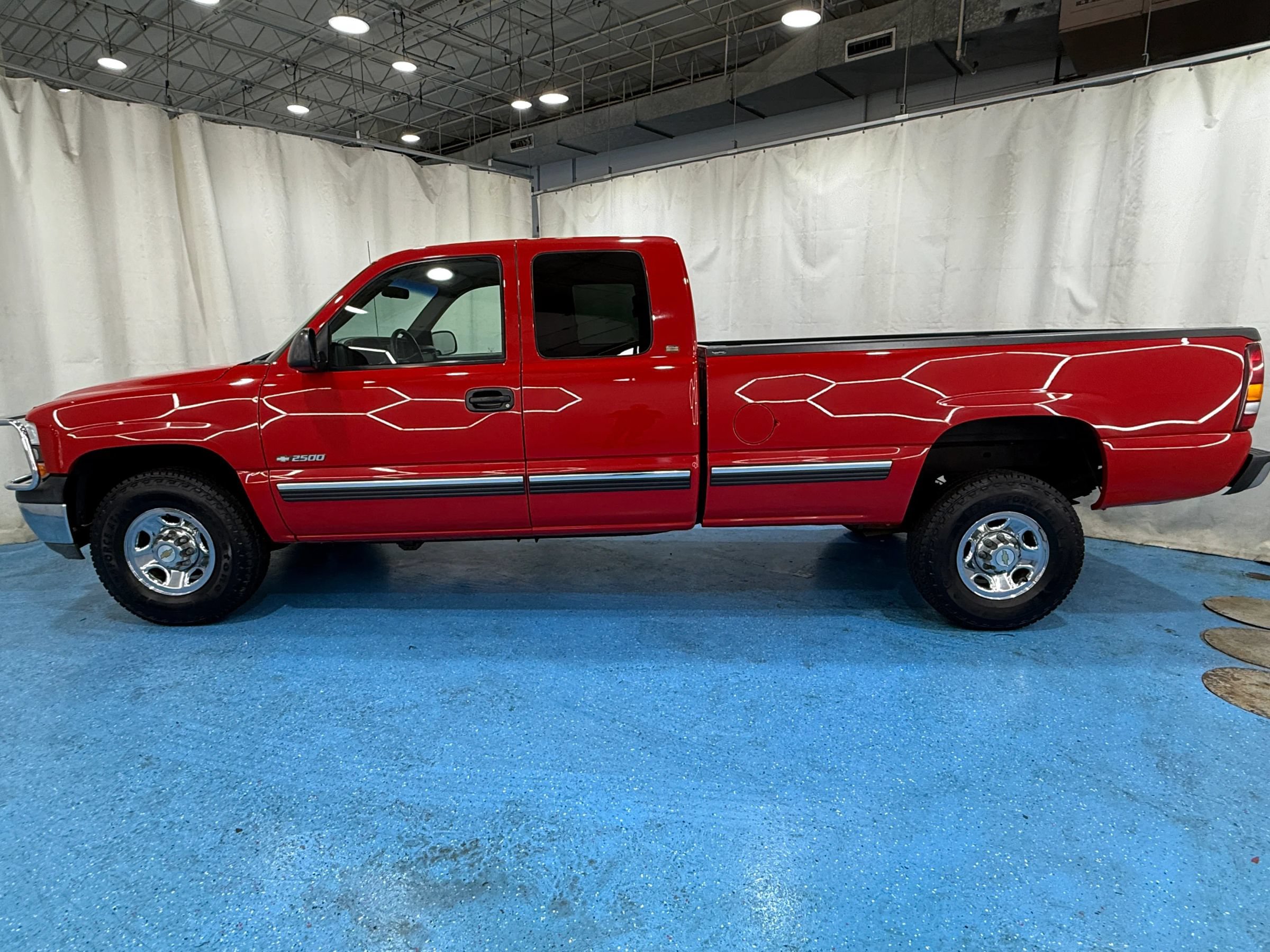Used 1999 Chevrolet Silverado 2500 2WD Extended Cab w/ Exterior Appearance Pkg image 2