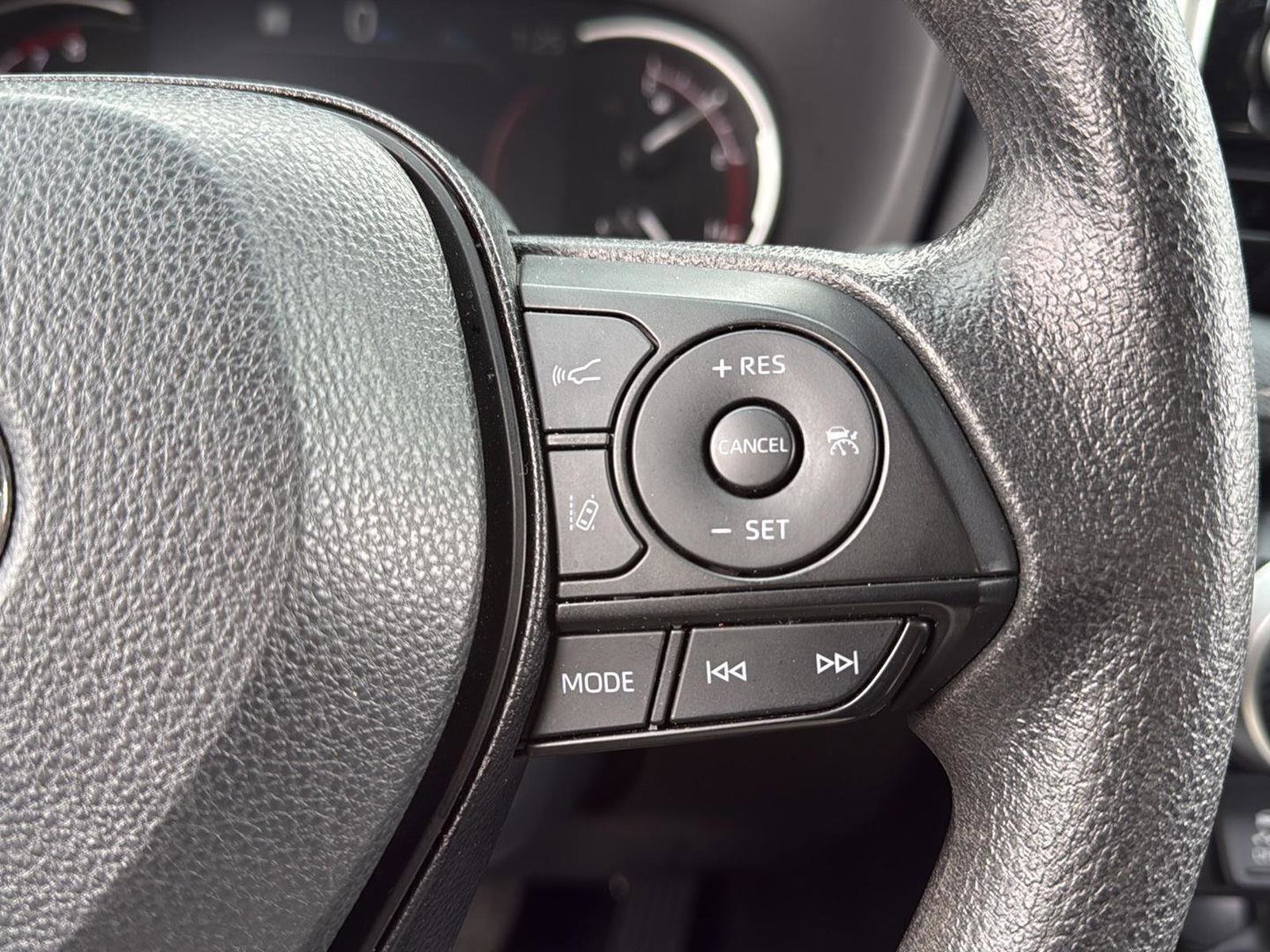 Used 2025 Toyota RAV4 XLE image 33