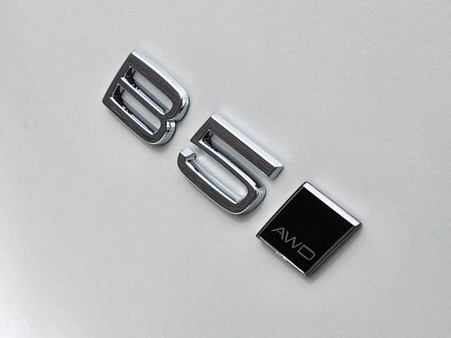 New 2026 Volvo XC40 B5 Plus w/ Protection Package Premier AWD/4WD image 17