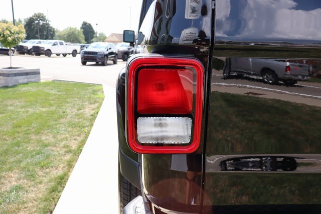 New 2025 Jeep Gladiator Sport image 31