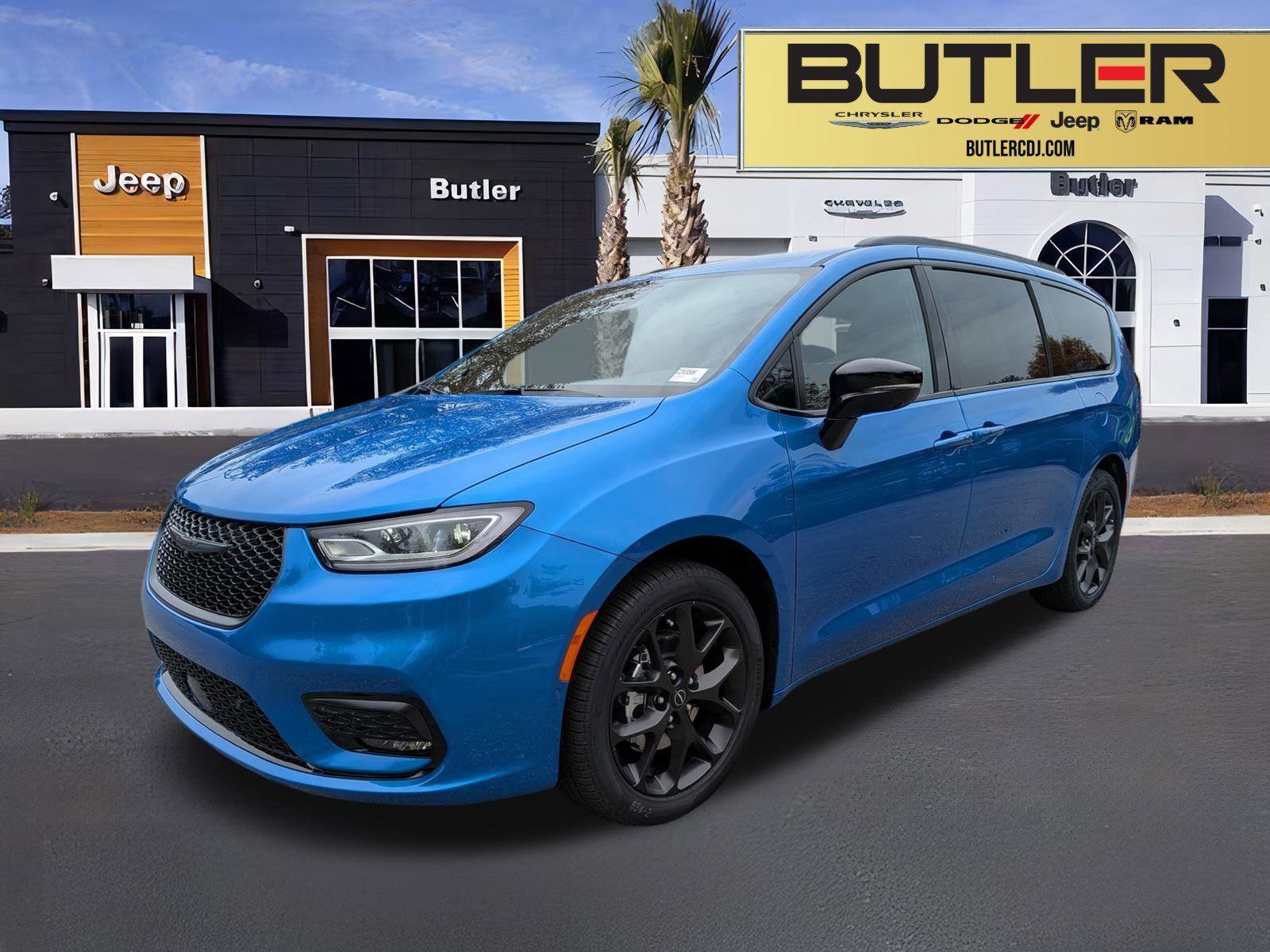 New 2026 Chrysler Pacifica Select