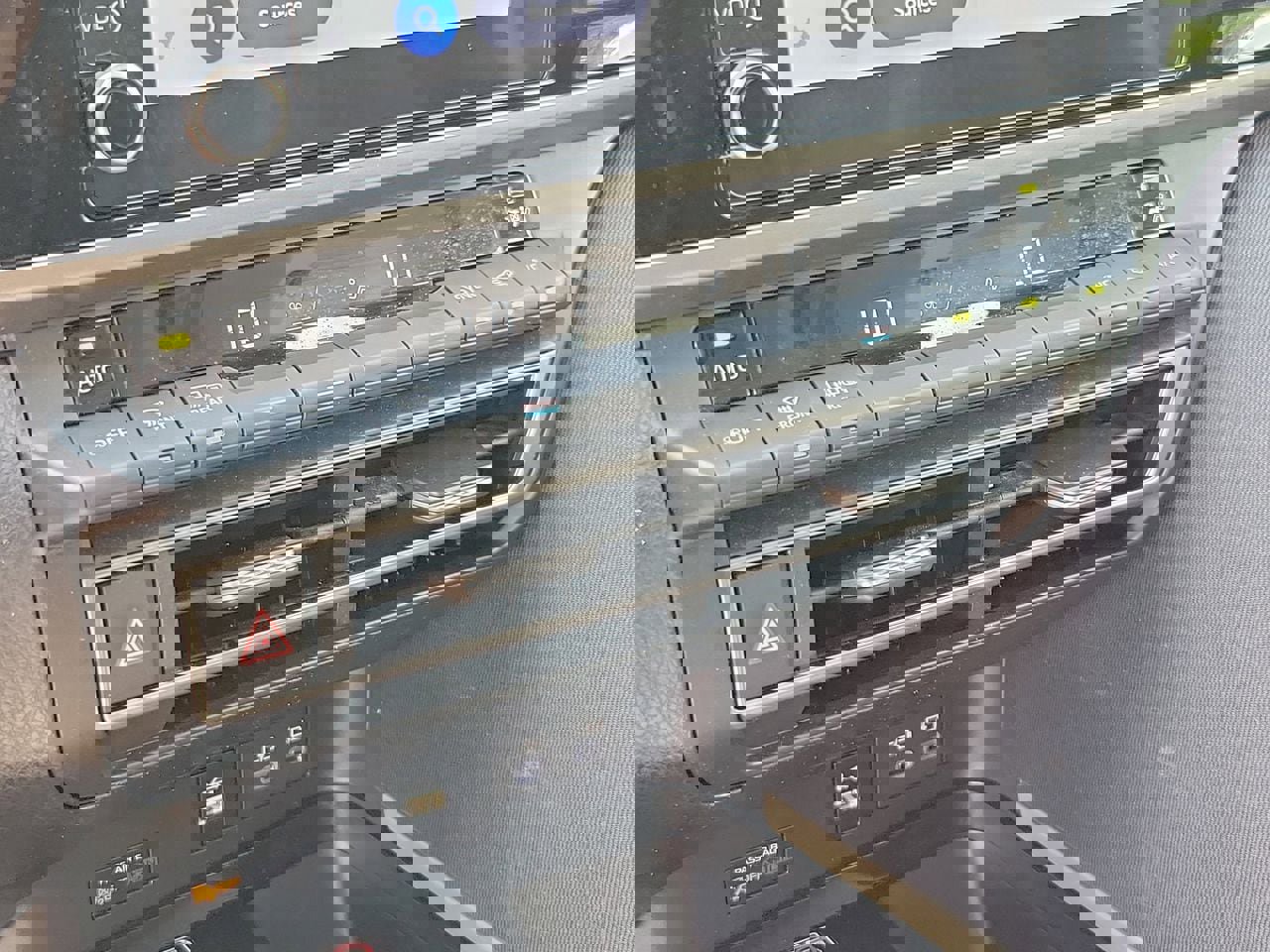 Used 2025 Toyota Camry LE w/ Convenience Package image 27