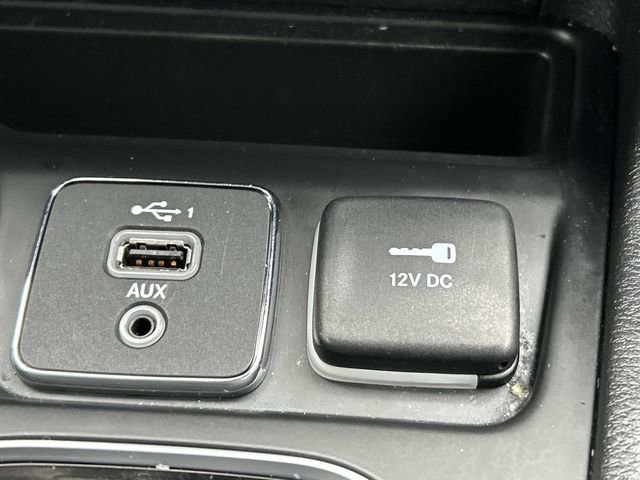 Used 2023 Jeep Cherokee Altitude Lux image 35