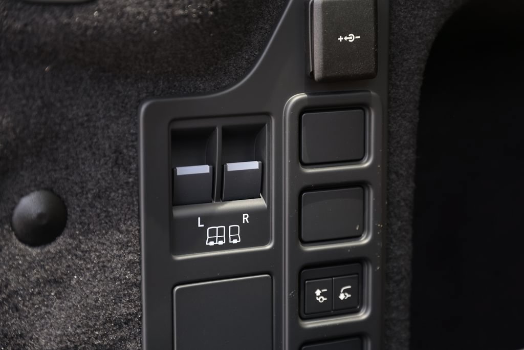 New 2026 Land Rover Discovery S AWD/4WD image 9