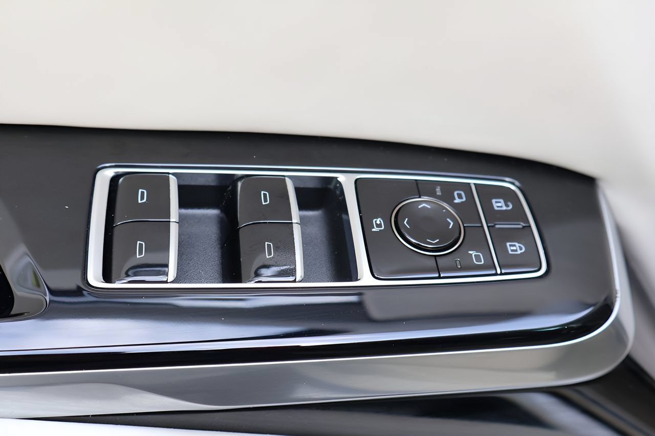 Certified 2025 Cadillac Escalade Sport Platinum AWD/4WD image 10