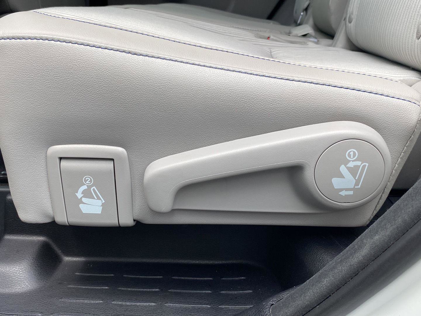 Used 2016 Toyota Highlander Plus FWD image 37