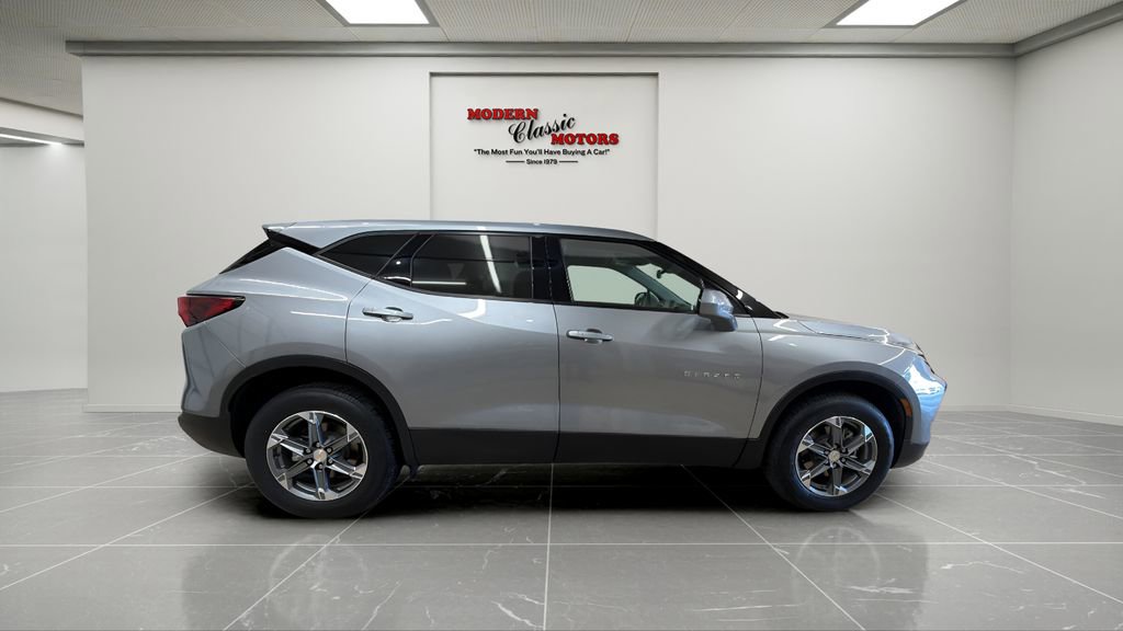 Used 2025 Chevrolet Blazer LT AWD/4WD image 8