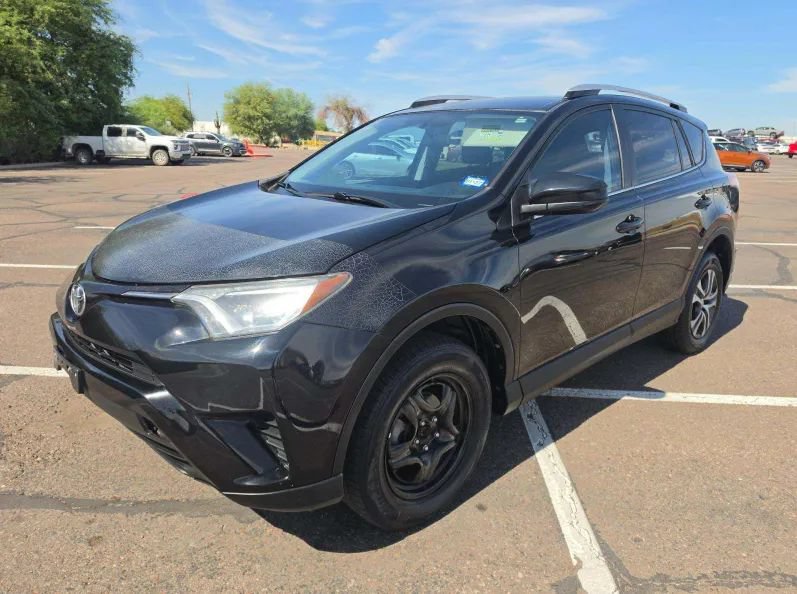 Used 2016 Toyota RAV4 LE FWD image 1