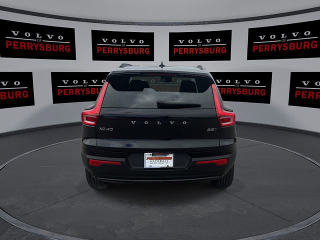 Used 2023 Volvo XC40 B5 Plus w/ Driver Assist Package image 7
