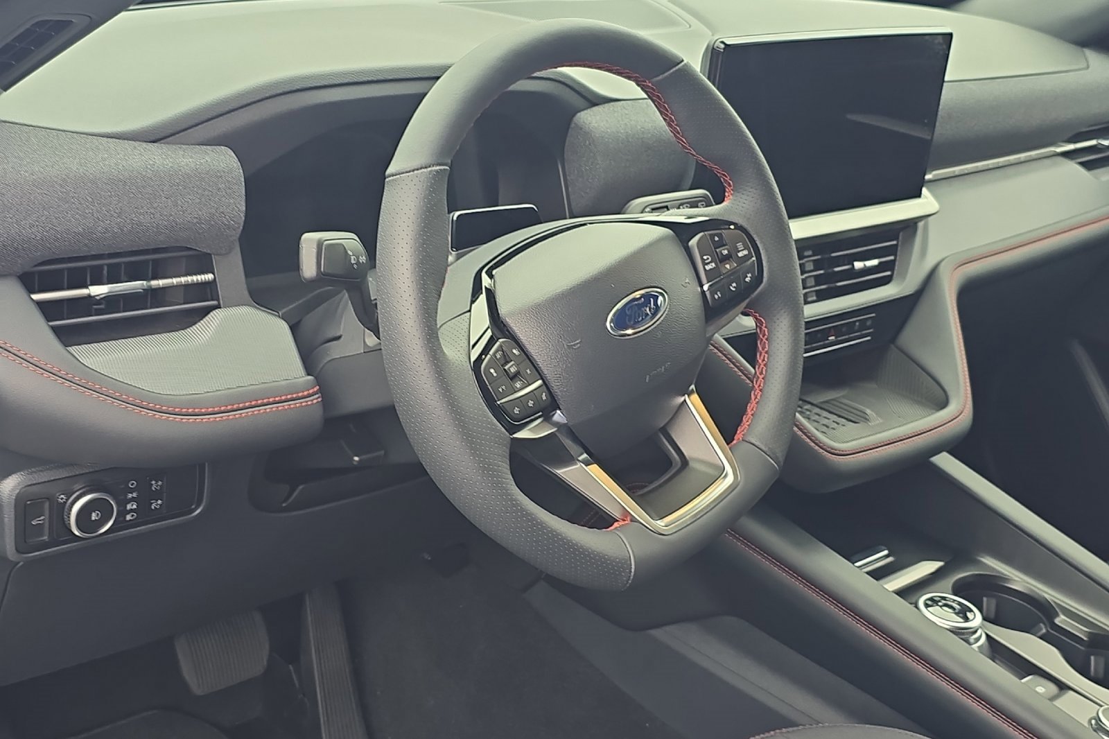 Used 2025 Ford Explorer ST-Line w/ Premium Package image 9