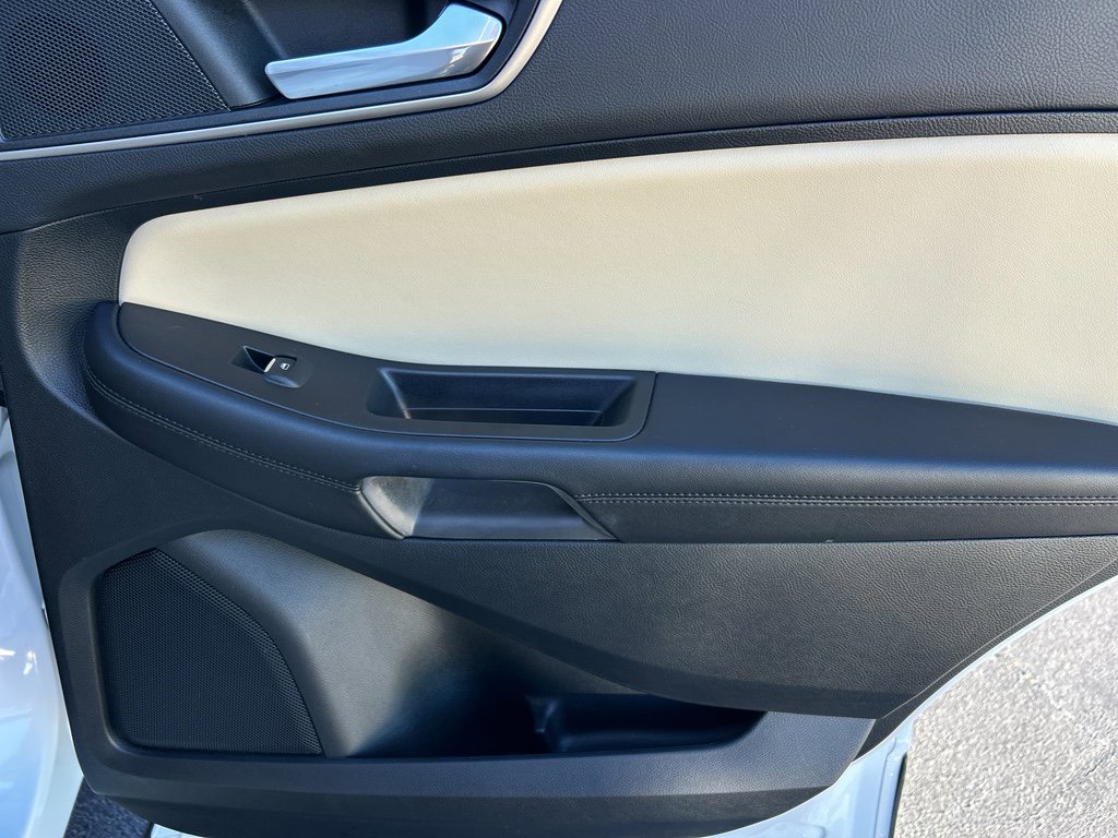 Used 2022 Ford Edge SEL w/ Convenience Package image 24