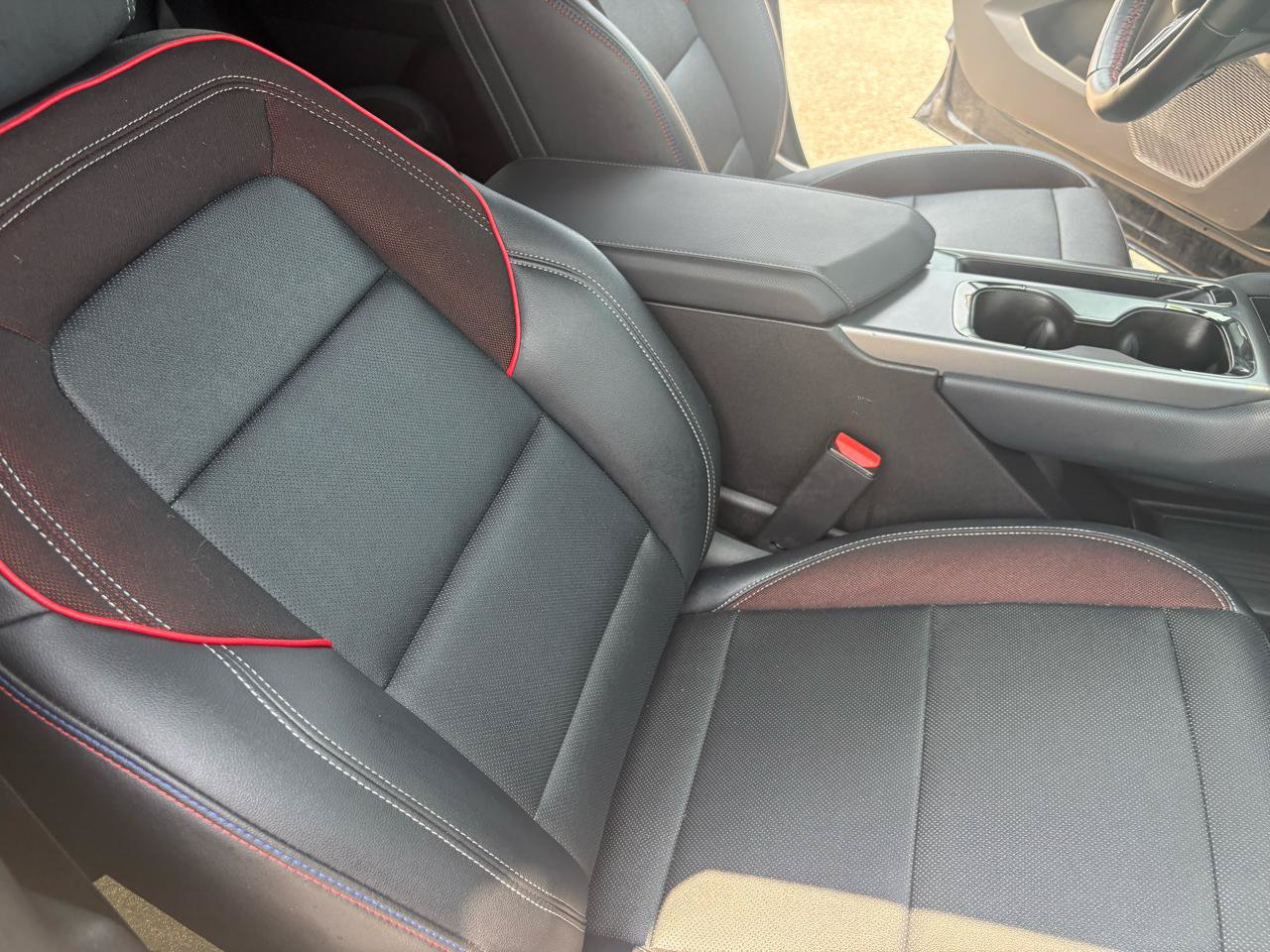 Used 2024 Chevrolet Equinox EV RS FWD image 46