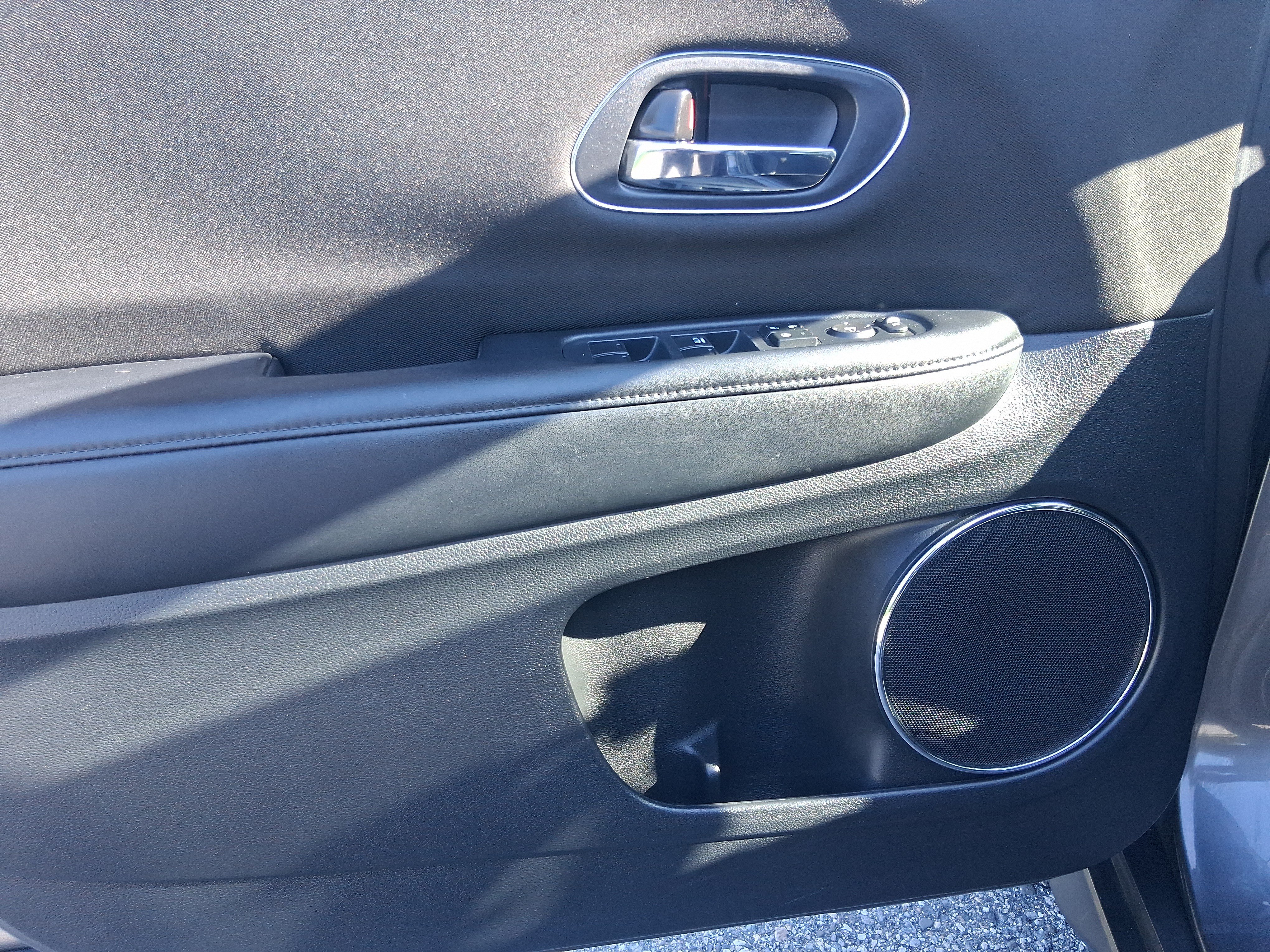 Used 2018 Honda HR-V EX image 15