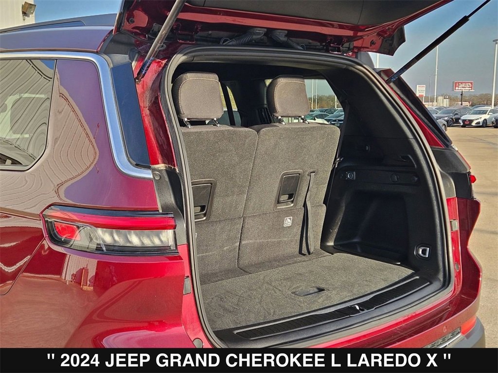 Used 2024 Jeep Grand Cherokee L Laredo image 33