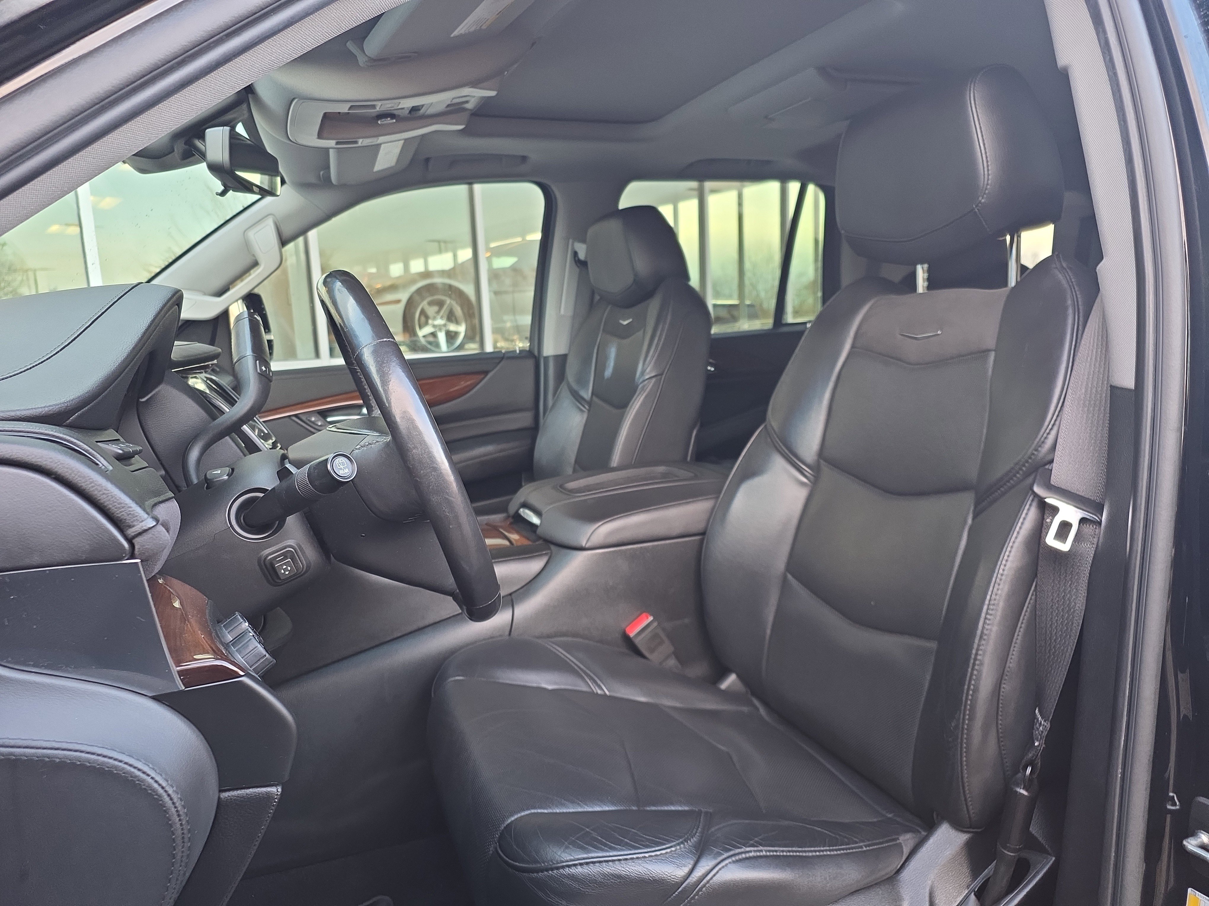 Used 2018 Cadillac Escalade Luxury image 16