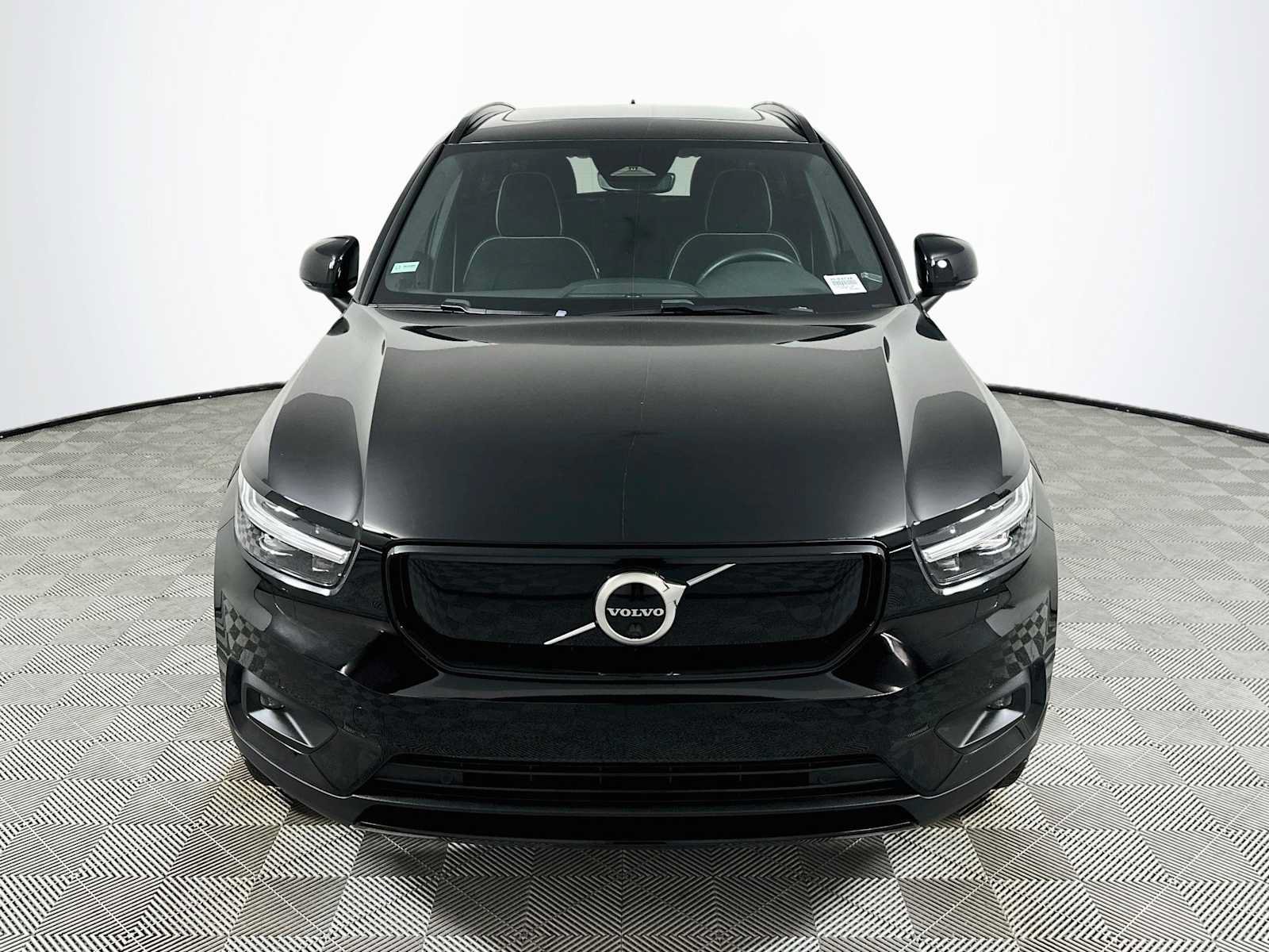 Used 2022 Volvo XC40 P8 Recharge Plus AWD/4WD image 2