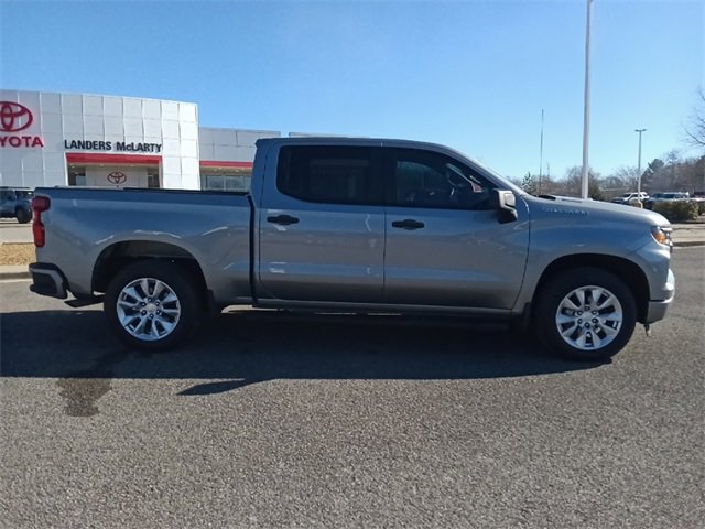 Used 2024 Chevrolet Silverado 1500 Custom image 2