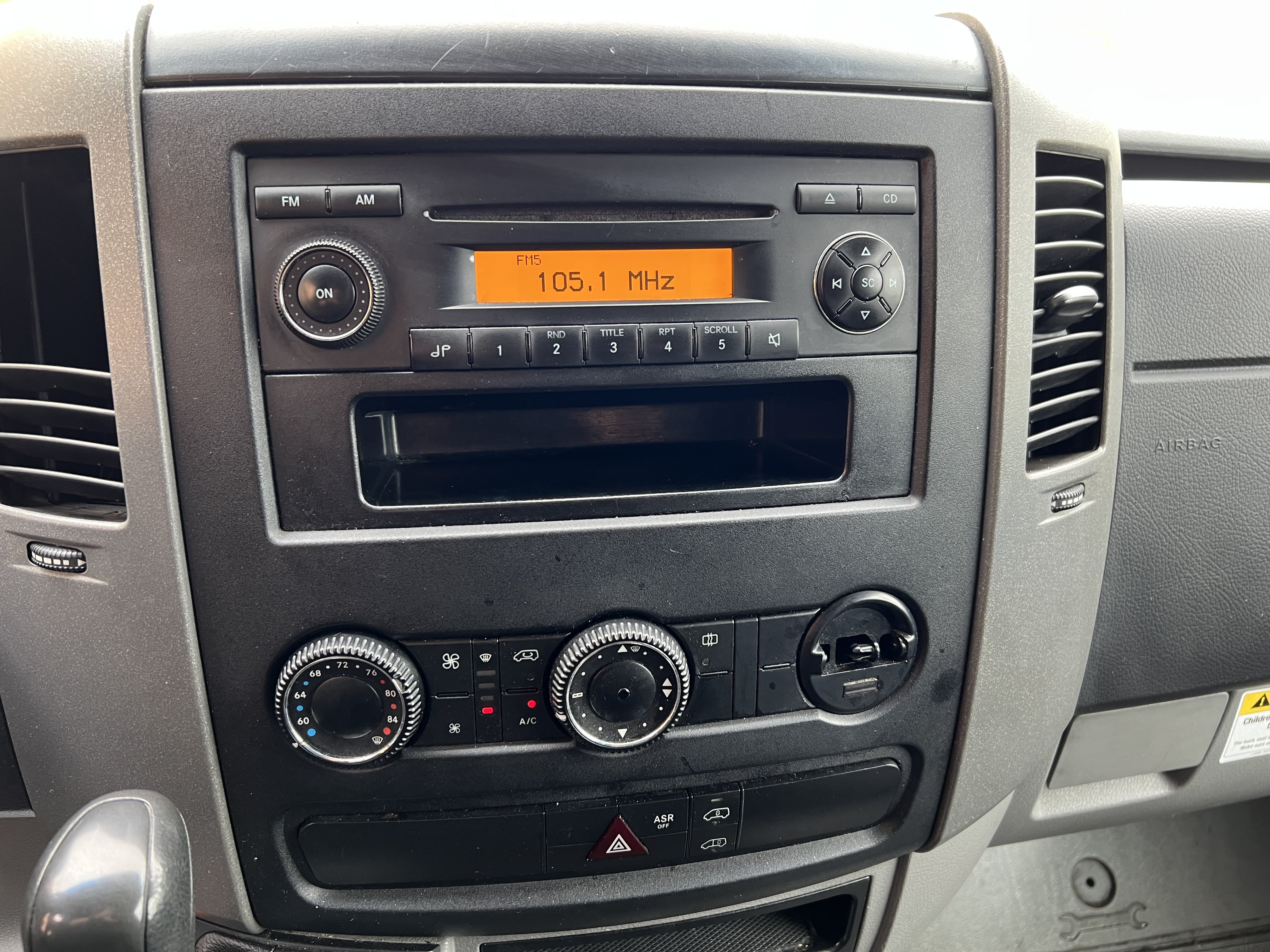 Used 2013 Mercedes-Benz Sprinter 2500 image 18