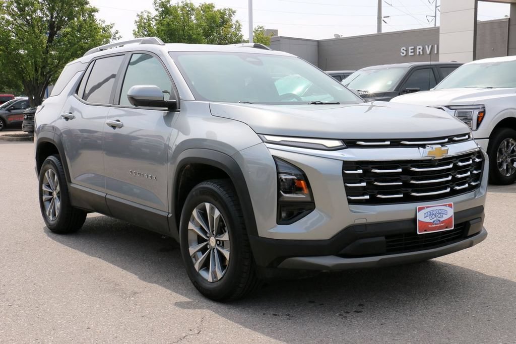 Used 2025 Chevrolet Equinox LT w/ Convenience Package II AWD/4WD image 4