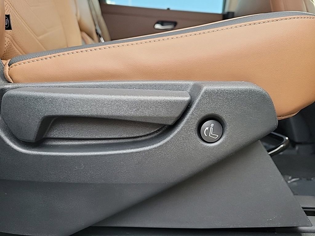 Used 2023 Nissan Pathfinder Platinum w/ Cargo Package image 17