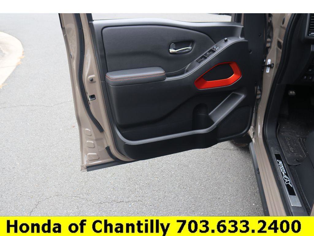 Used 2023 Nissan Frontier PRO-4X w/ Technology Package image 22