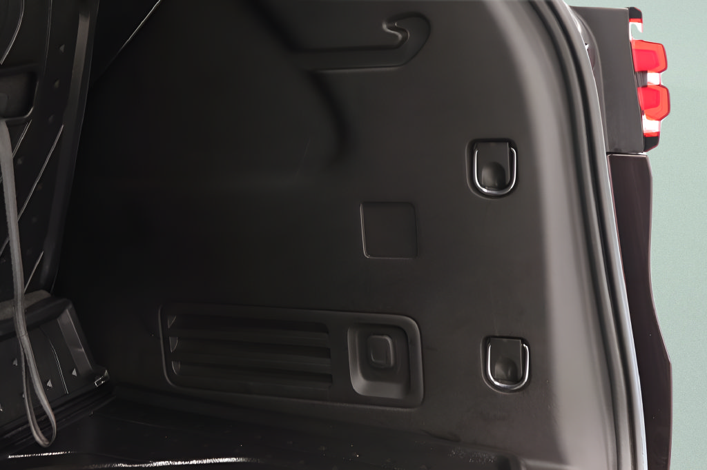 Used 2023 Chevrolet Traverse LT w/ LPO, Floor Liner Package AWD/4WD image 27