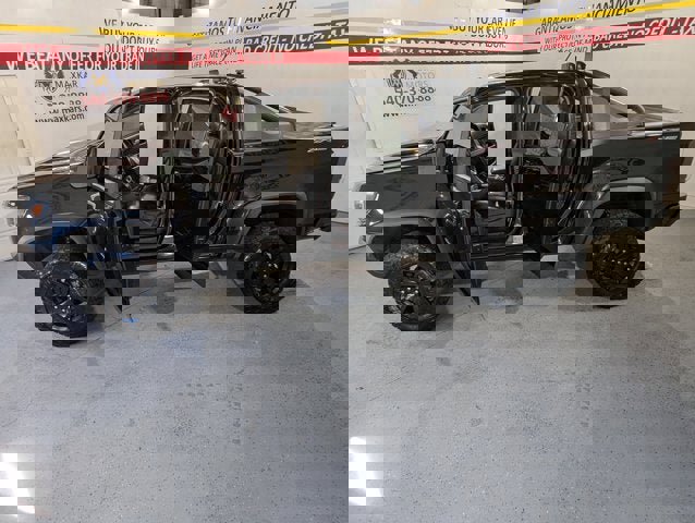 Used 2018 Chevrolet Colorado ZR2 w/ ZR2 Midnight Special Edition image 12