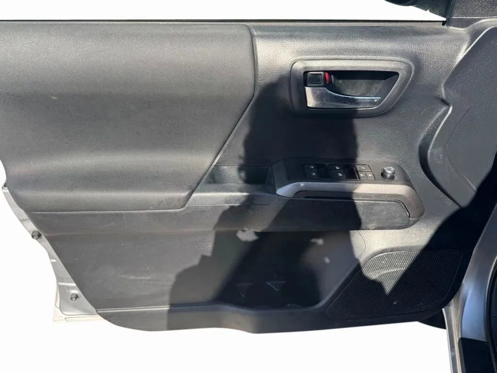 Used 2018 Toyota Tacoma TRD Off-Road w/ Technology Package image 11