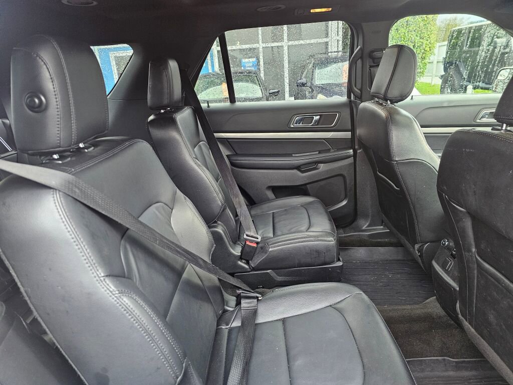Used 2018 Ford Explorer XLT w/ Equipment Group 202A image 15