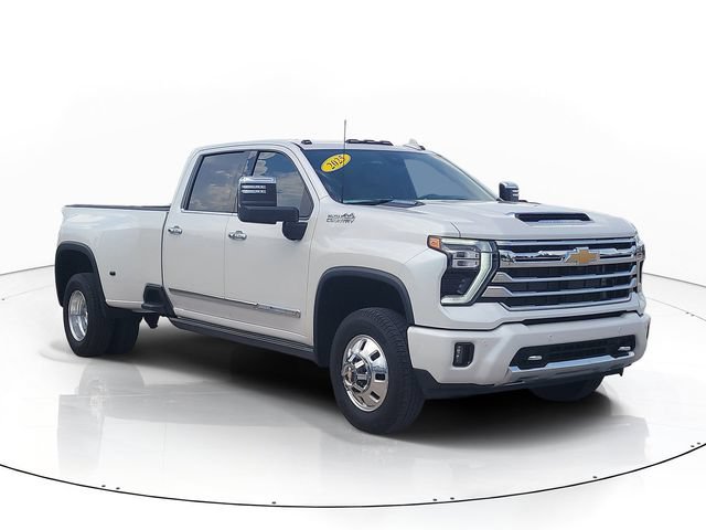 Used 2025 Chevrolet Silverado 3500 High Country w/ Technology Package AWD/4WD image 3