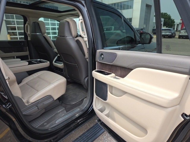 Used 2022 Lincoln Navigator L Reserve image 50