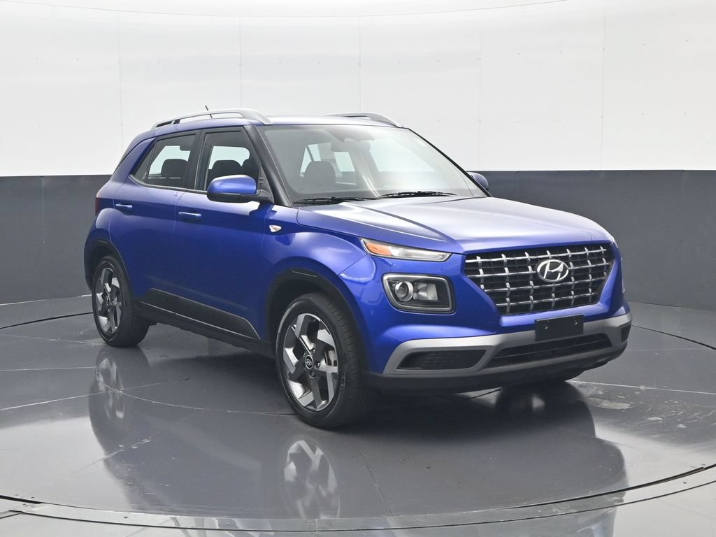 Certified 2024 Hyundai Venue SEL FWD image 4