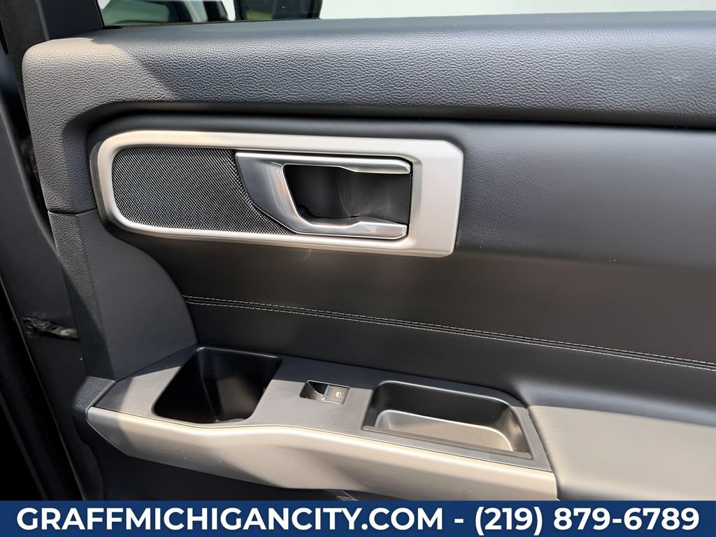 Used 2022 Ford Explorer XLT w/ Equipment Group 202A AWD/4WD image 31