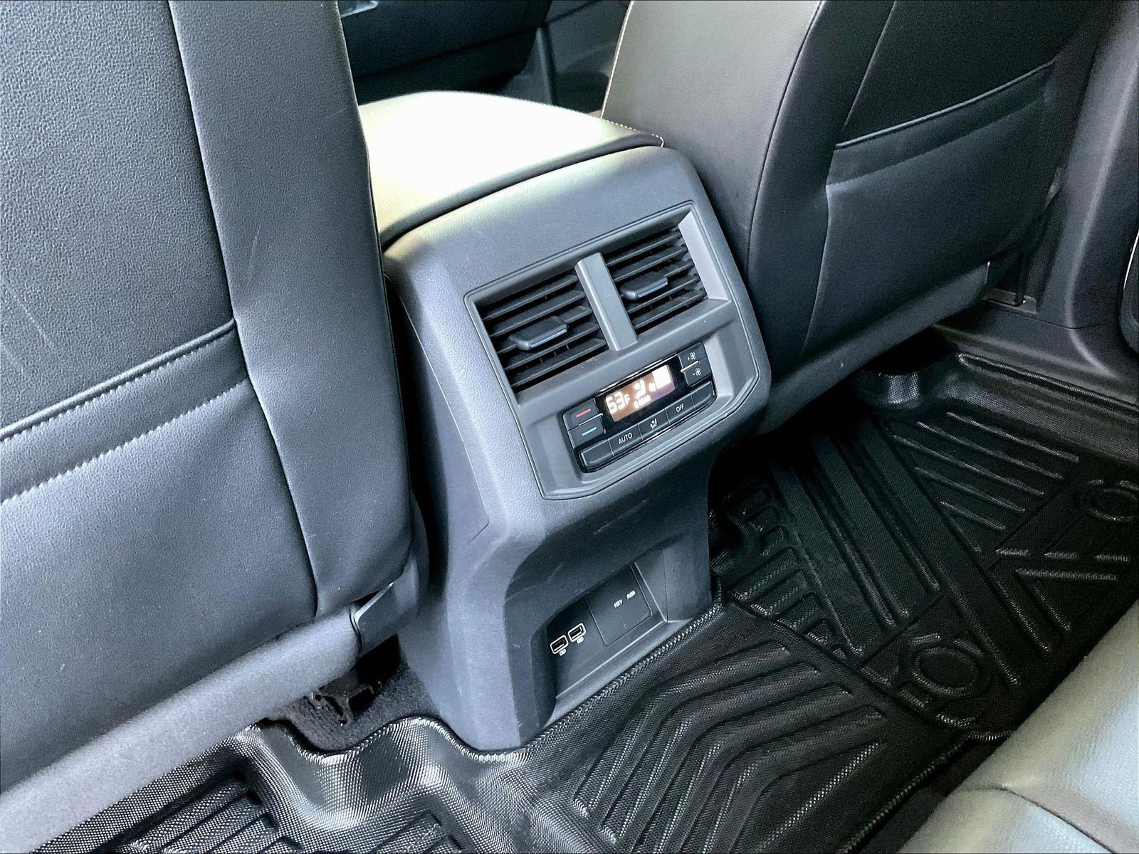 Used 2021 Volkswagen Atlas SE w/ Towing Package FWD image 10