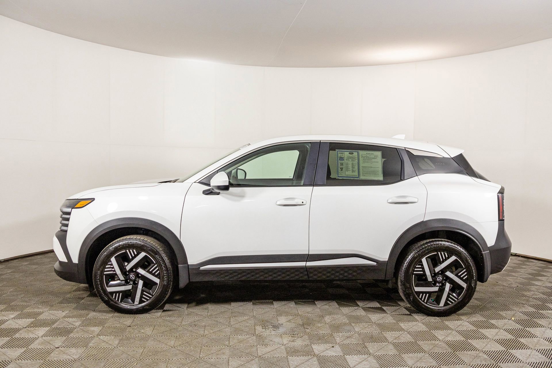 Used 2025 Nissan Kicks SV image 25